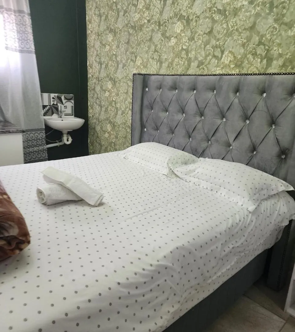 Tia Maria Bachelor Apartment Cape Town