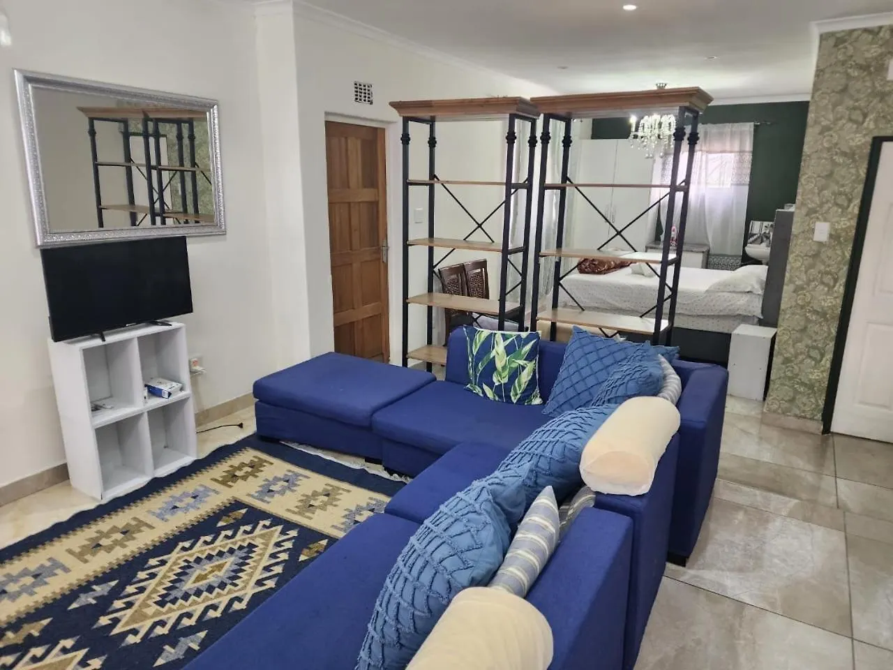 Tia Maria Bachelor Apartment Cape Town